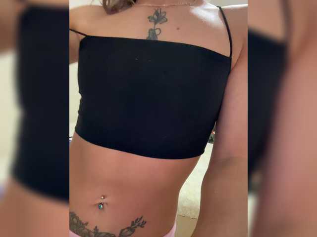 Crystal1-1's BongaCams show and profile