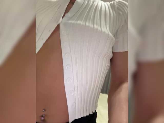 Crystal1-1's BongaCams show and profile