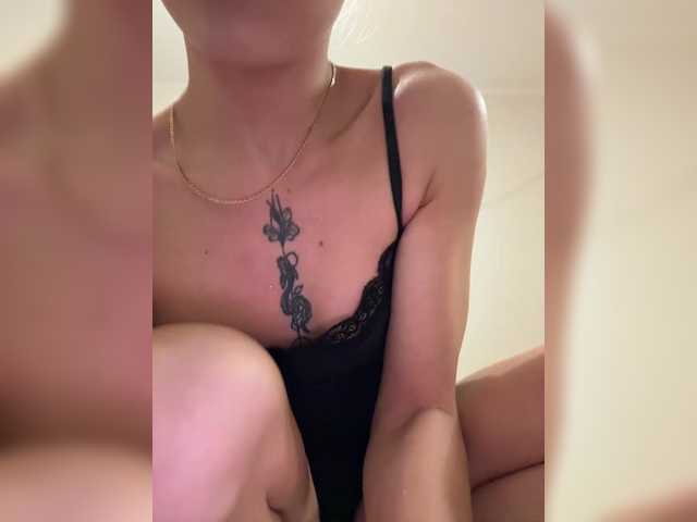 Crystal1-1 Live Cam on BongaCams