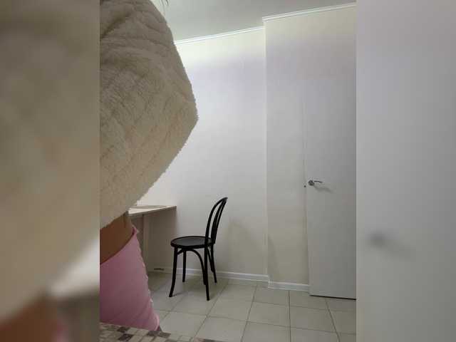 Crystal1-1's BongaCams show and profile