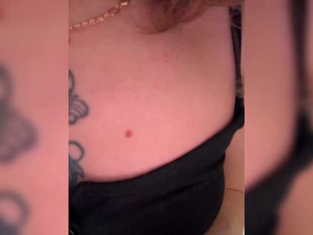 Crystal1-1's BongaCams show and profile