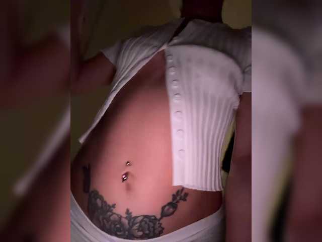 Crystal1-1's BongaCams show and profile