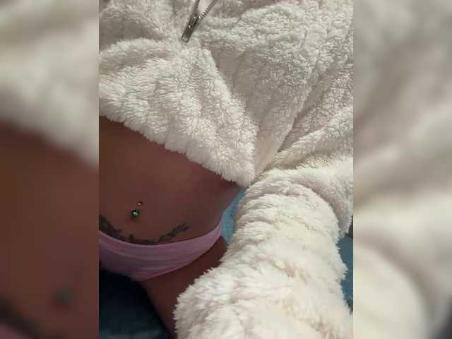 Crystal1-1's BongaCams show and profile