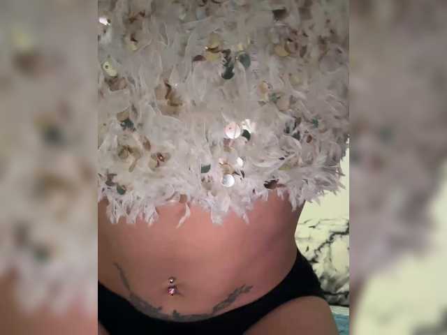 Crystal1-1's BongaCams show and profile