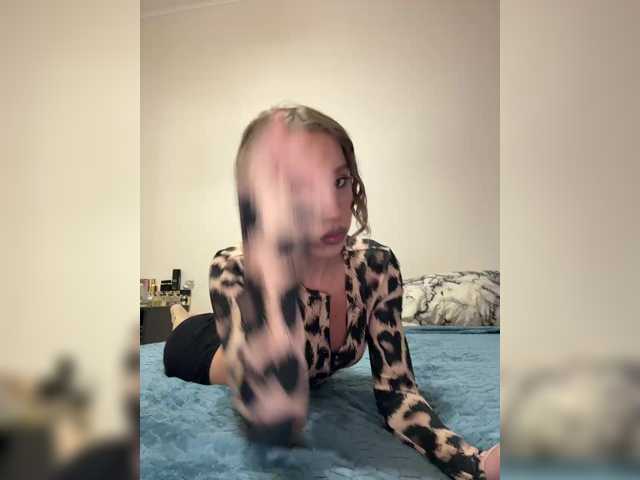 Crystal1-1's BongaCams show and profile