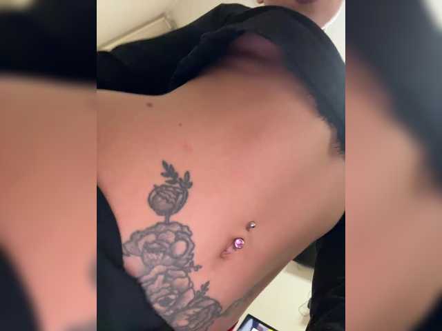 Crystal1-1's BongaCams show and profile