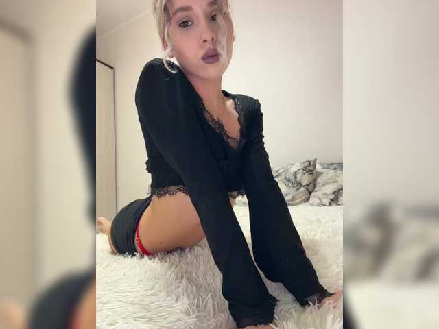 Crystal1-1's BongaCams show and profile