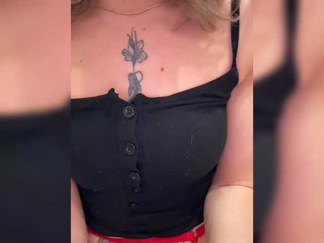 Crystal1-1's BongaCams show and profile