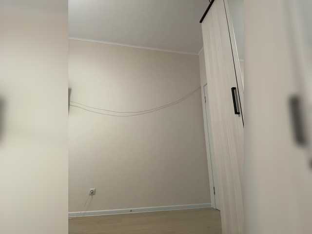 Crystal1-1's BongaCams show and profile