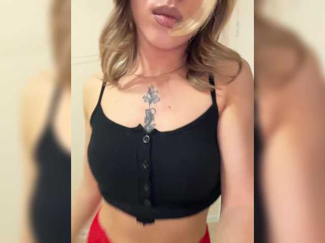 Crystal1-1's BongaCams show and profile