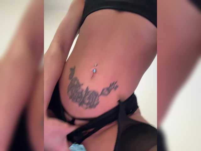 Crystal1-1's BongaCams show and profile