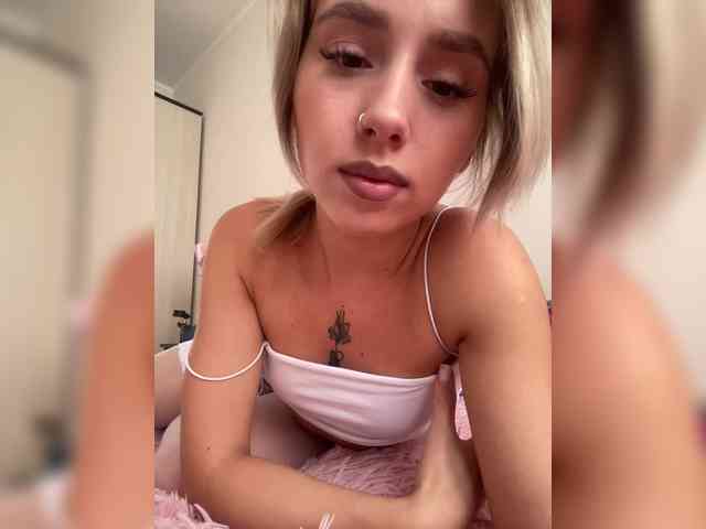 Crystal1-1 Live Webcam on BongaCams