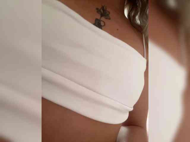 Crystal1-1 Live Webcam on BongaCams
