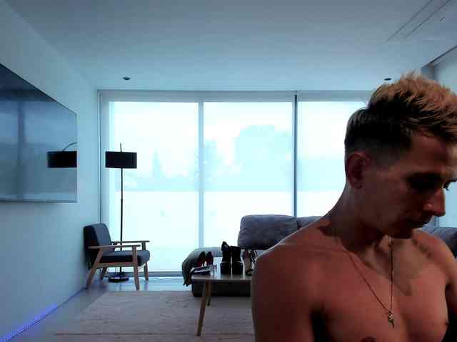 EmmyKrist webcam