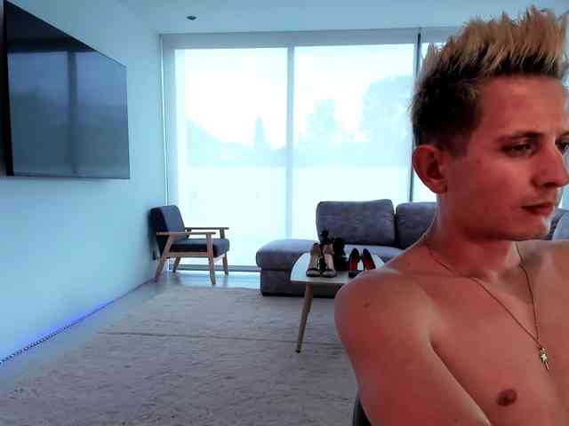 EmmyKrist webcam