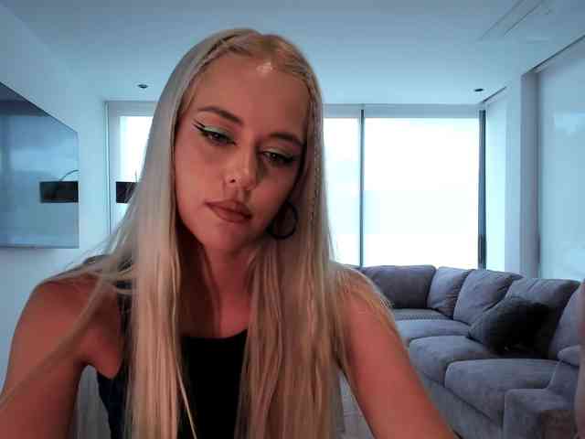 EmmyKrist webcam