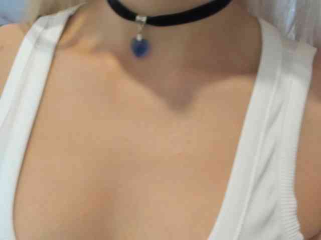 EmmyKrist Live Webcam on BongaCams