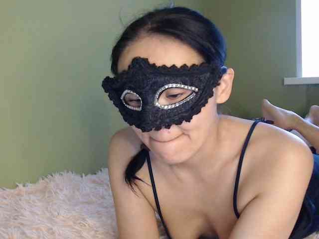 Sun-Shy Live Webcam on BongaCams