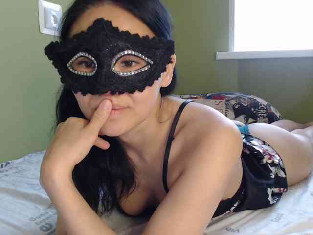 Sun-Shy Live Webcam on BongaCams