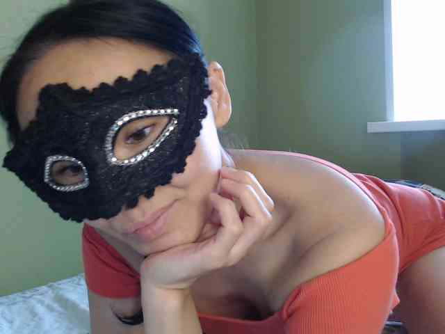 Sun-Shy Live Webcam on BongaCams