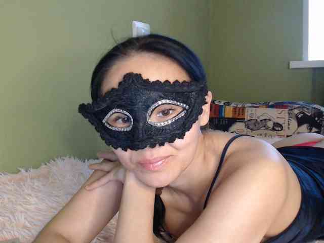 Sun-Shy Live Webcam on BongaCams