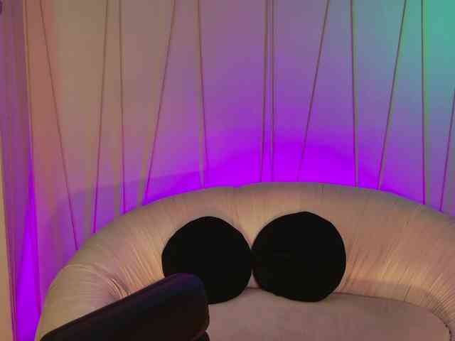 AprilRhodes webcam