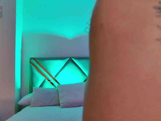 AprilRhodes webcam