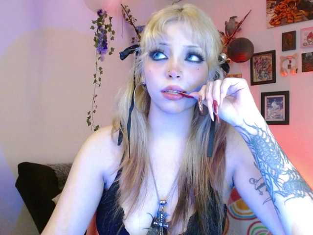 MaryJannes's BongaCams show and profile