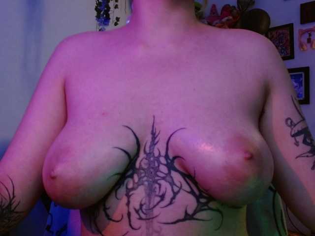 MaryJannes's BongaCams show and profile