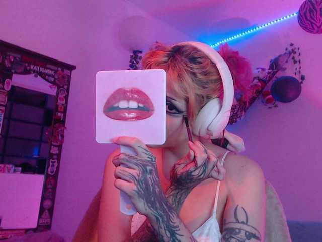 MaryJannes's BongaCams show and profile