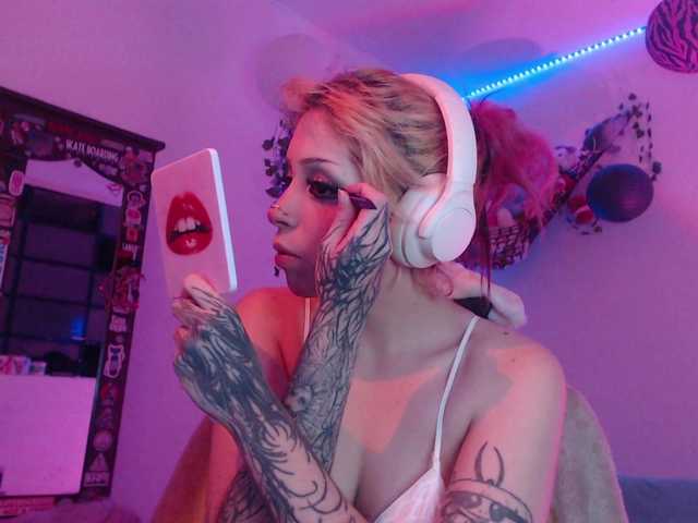 MaryJannes's BongaCams show and profile