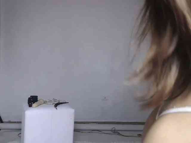 strip chatroom Skinnypink18