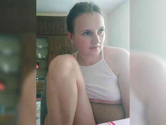 Caroline_Kisulya webcam