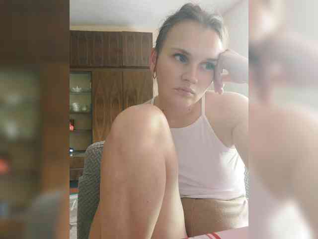 Caroline_Kisulya webcam