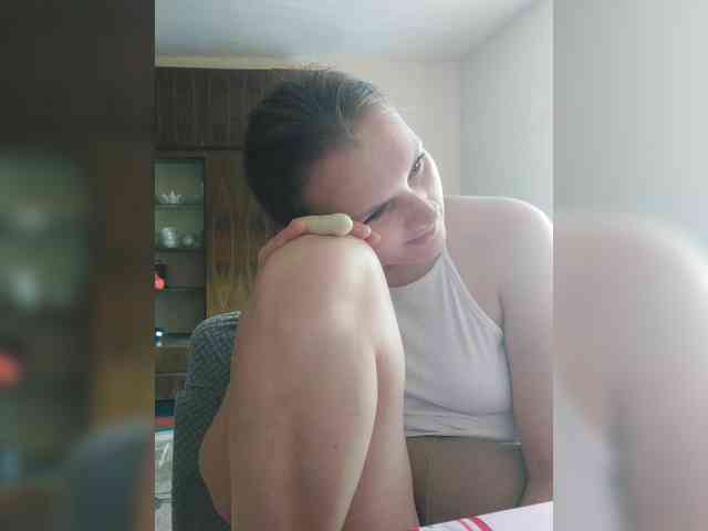 Caroline_Kisulya webcam