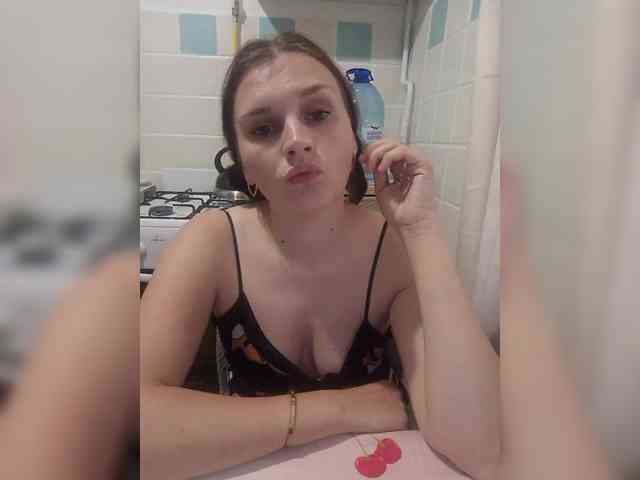 Caroline_Kisulya webcam