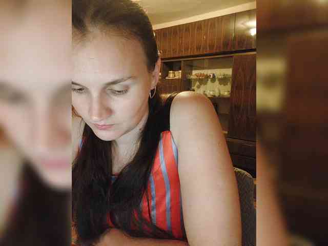 Caroline_Kisulya webcam