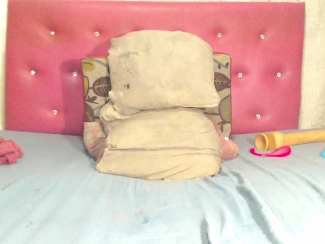 KARLAFREAKK's BongaCams show and profile