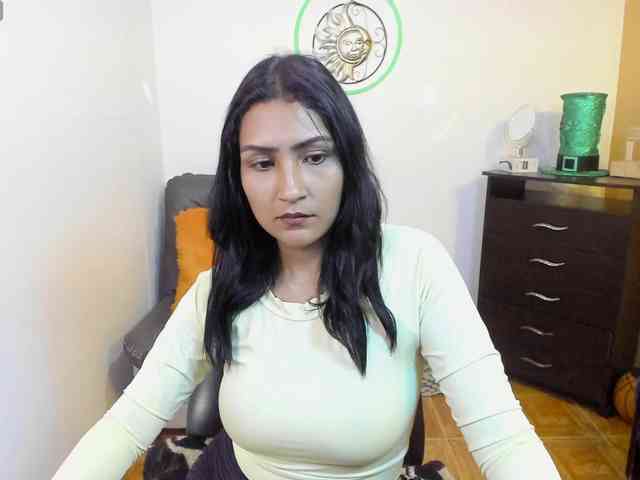 Leah-666 webcam