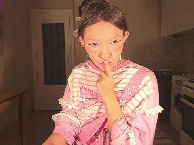 Cute-Lolly's BongaCams show and profile