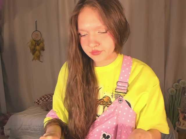 Cute-Lolly's BongaCams show and profile