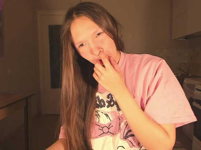 Cute-Lolly's BongaCams show and profile