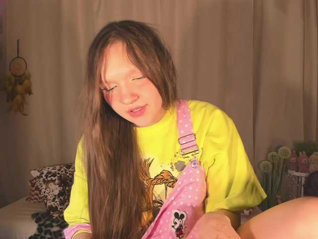 Cute-Lolly's BongaCams show and profile