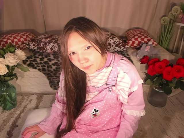 Cute-Lolly's BongaCams show and profile