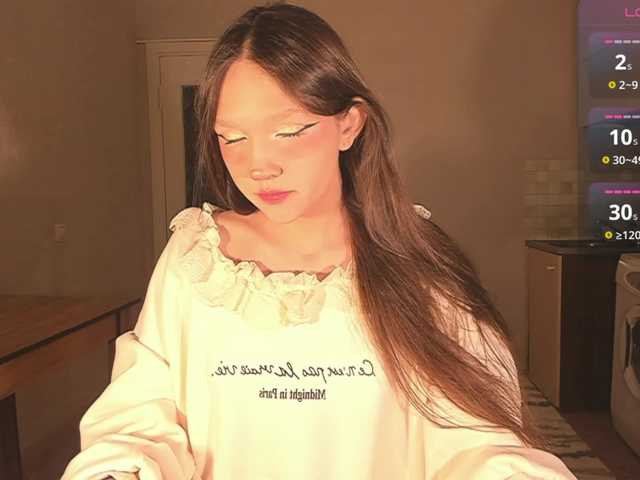 Cute-Lolly's BongaCams show and profile