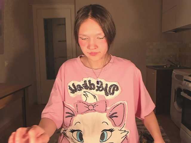 Cute-Lolly's BongaCams show and profile