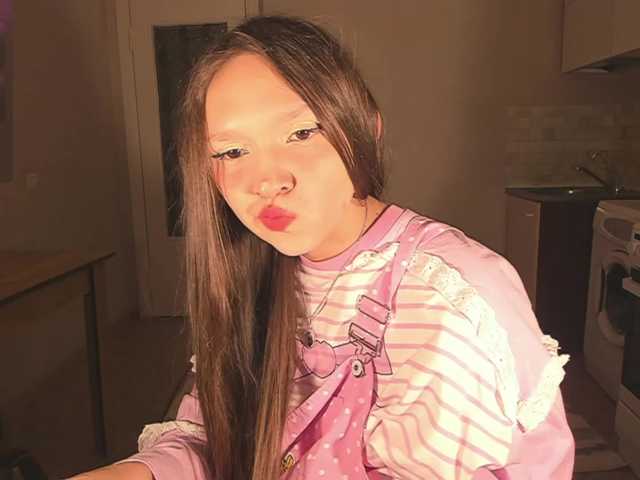 Cute-Lolly's BongaCams show and profile