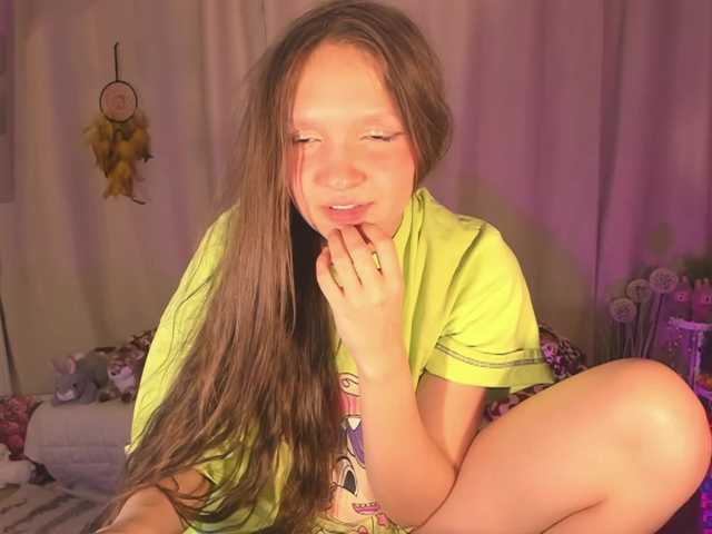 Cute-Lolly's BongaCams show and profile