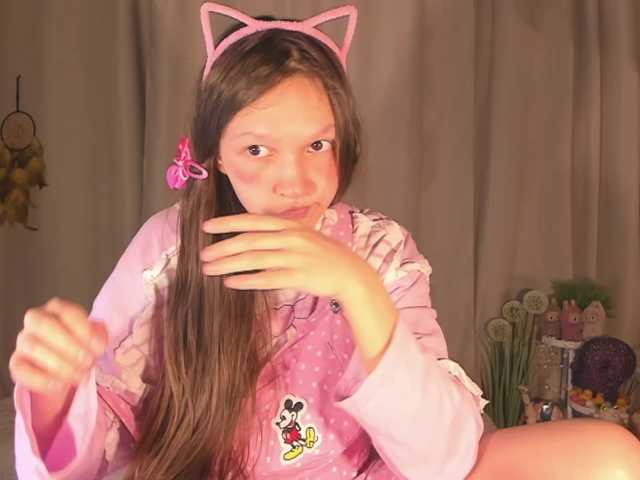 Cute-Lolly's BongaCams show and profile