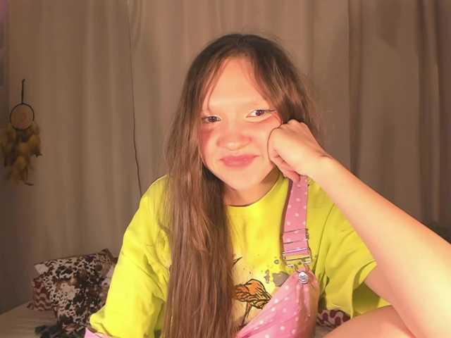 Cute-Lolly's BongaCams show and profile